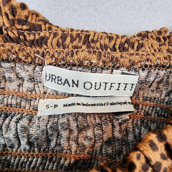 Urban Outfitters Giselle Cheetah Smocked Square Neck Puff Sleeve Ruffle Crop Top - Picture 7 of 13